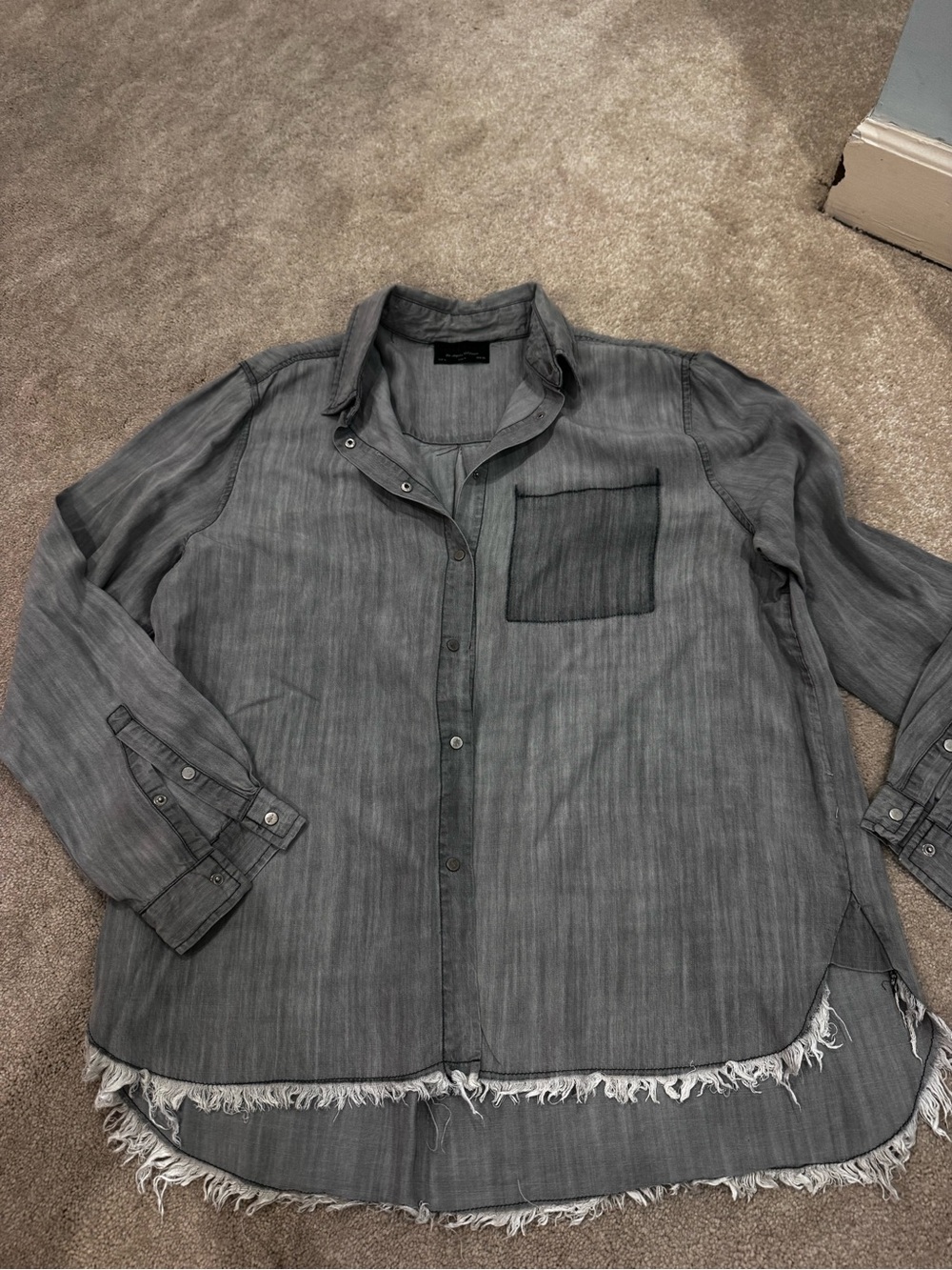 Dress Forum Women's tencel washed grey button-down shirt, size M